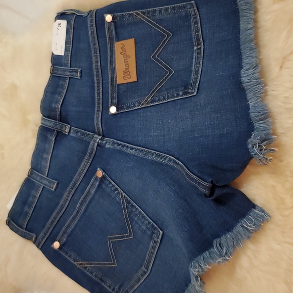 Wrangler High Rise Pisces Shorts #WBCOSPS - Picture 7 of 9